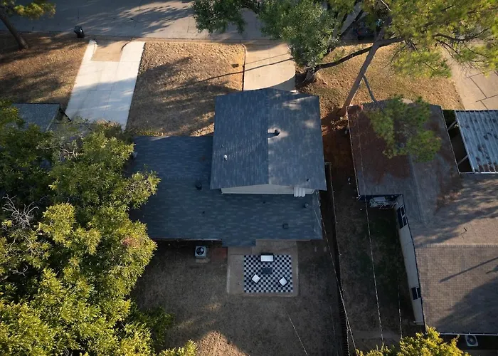 5 Min Walk To At&T Stadium - Game Room - Huge Yard!