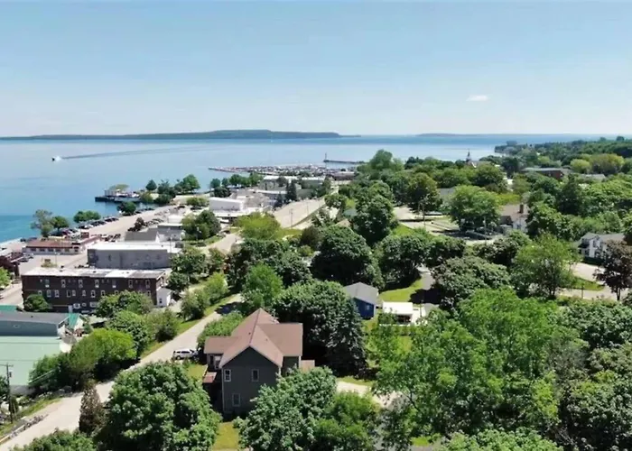 Mackinac Island Cabin Steps To Ferry Sleeps 12