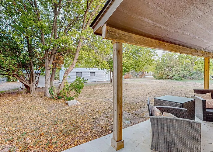 Beautiful Dog-Friendly Home With Fireplace, Large Yard, Hammock, W/D, And Ac