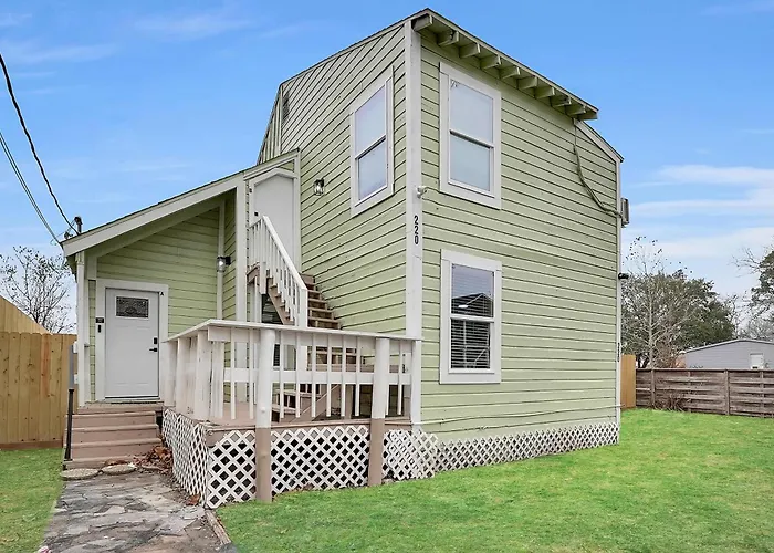 Boardwalk Bungalow Combo Stay For 9