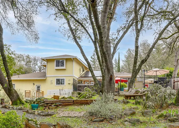Hot Tub & Huge Patio: Home 5 Mi To Old Town Auburn