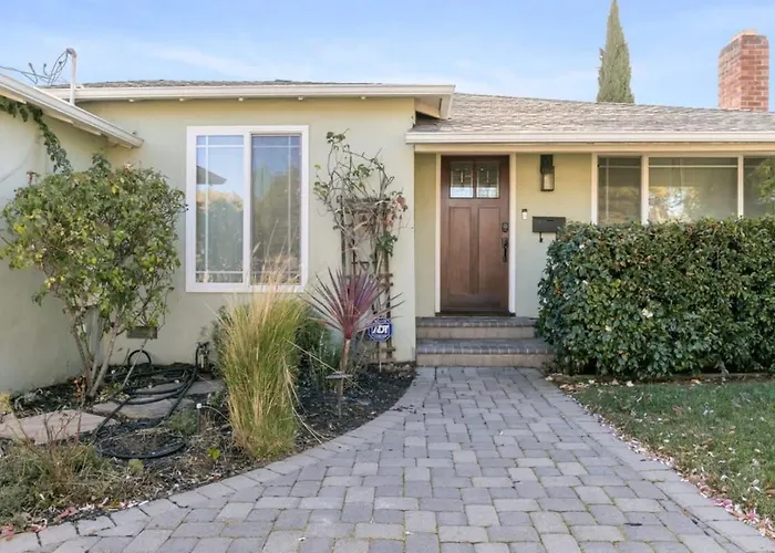 Marbella Lane - Modern And Sleek Home In Redwood