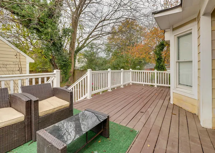 Centrally Located Hampton Roads Home W/ Game Room!
