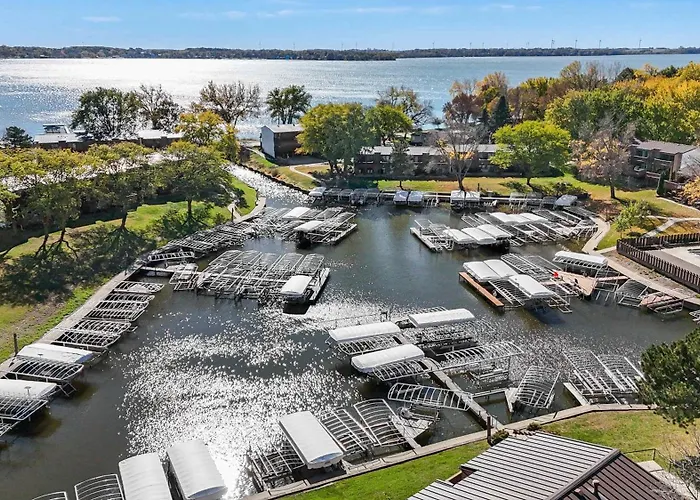 Lakeside Serenity - 2Br 1Ba Clear Lake Escape