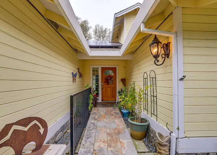 Hot Tub & Huge Patio: Home 5 Mi To Old Town Auburn