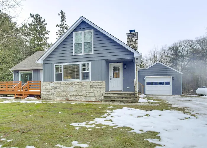 3 Mi To Sister Bay Beach: Family Home W/ Yard