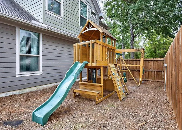 Conroe Family-Friendly 4Br Home With Game Room, Covered Patio & Playset