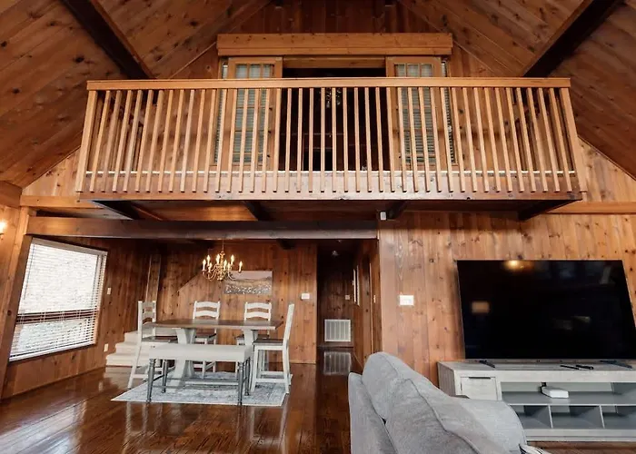 Forest Chalet Retreat Minutes From Downtown 4 Bed