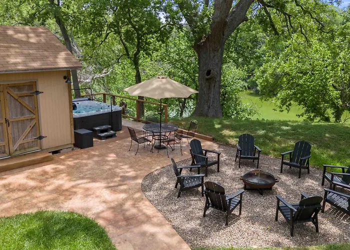 Stunning Rivrefront 3Br With Hot Tub, Water View!