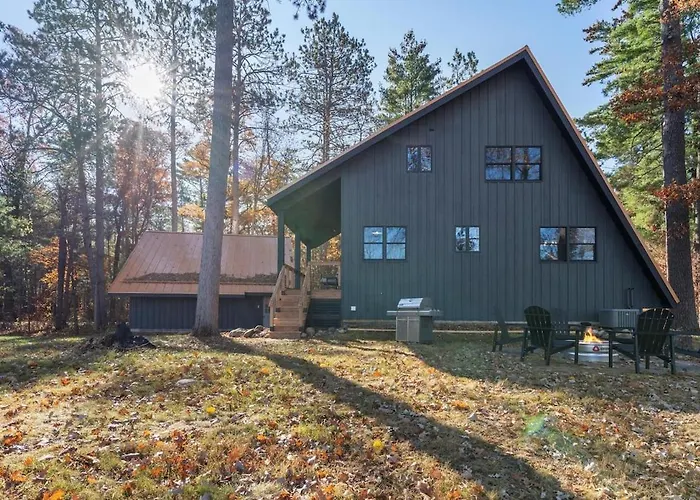 The Log Haus, A Newly Renovated Lakefront Cabin Close To The Trails