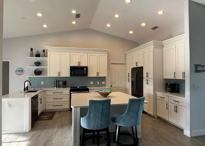 Canal-Front Oasis And Heated Pool - Close To Golf & Beaches
