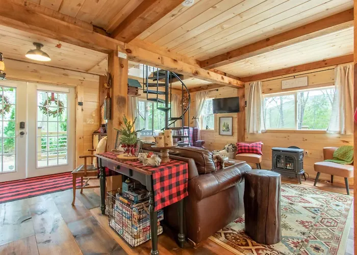 Cabin W Hot Tub, 24 Acres, 30 Min To Gore, Mtnview