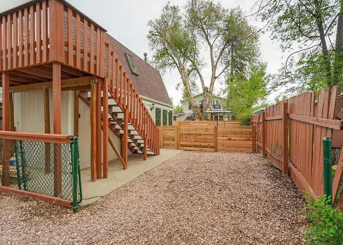 The Hive: *Hot Tub + Patio Oasis*