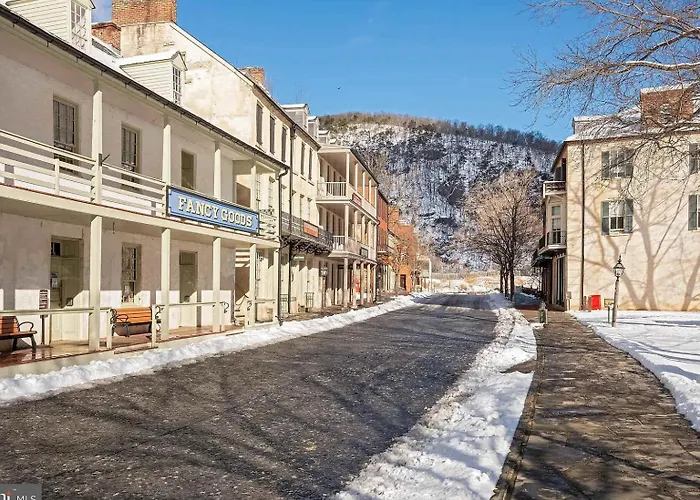 New 3 Bedroom 3 Bath Mountain Retreat