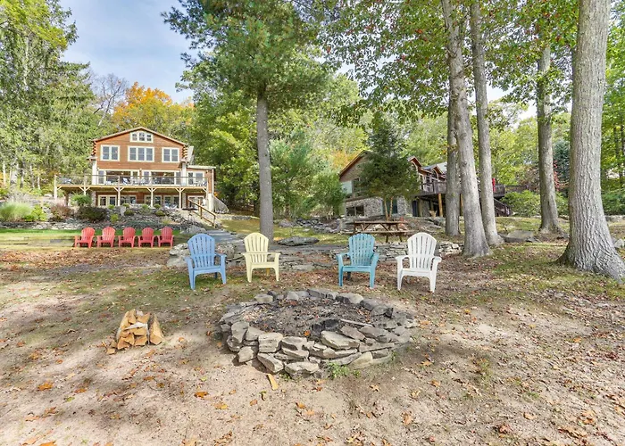 Huge Waterfront Home W/ Dock On Lake Wallenpaupack