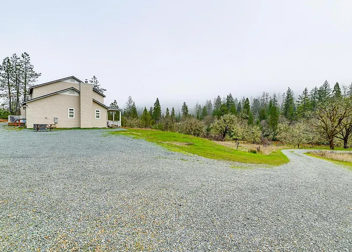 Limpy Creek Access! Family Retreat In Grants Pass