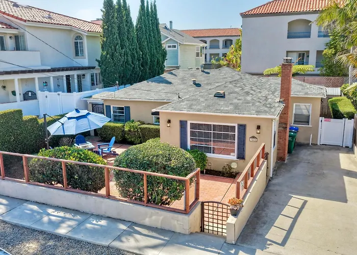 Coastal Cottage Steps From The Sand | Walk To Carlsbad Village, Dog-Friendly