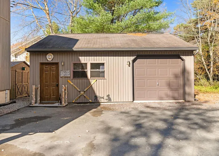 Lakefront With Beach Game Room Fire-Pit And More