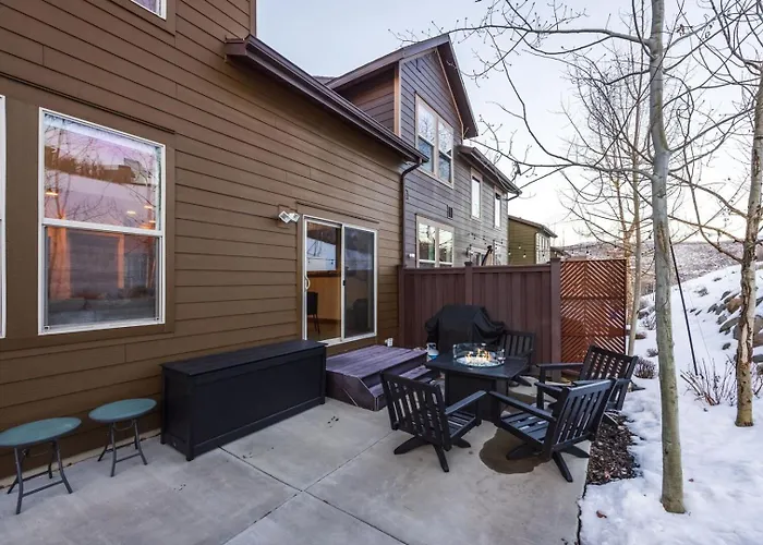 Minutes To Deer Valley! Private Hot Tub! Firetable! Arcade Games! Bunk Room! Beautiful New Home!