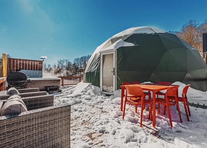 Luna Dome - Lakefront With Hot Tub, Wi-Fi, Sleeps 4