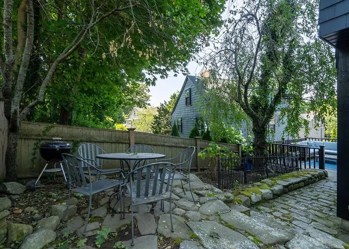 Minutes To Salem|Historic Marblehead Nautical Home