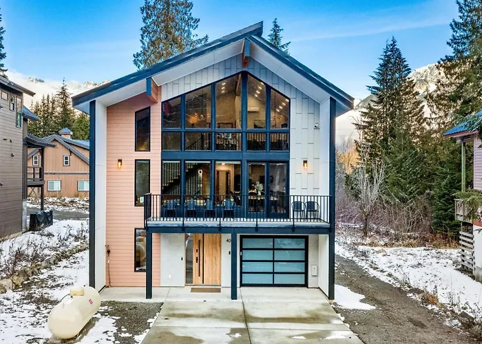 Luxe Hyak Retreat With Sauna, Hot Tub, Game Room, 6Br