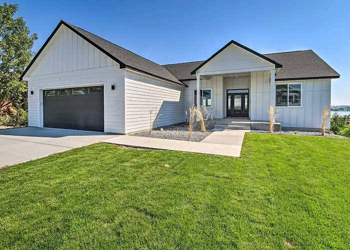 Lakefront Moses Lake Home With Dock And Game Room