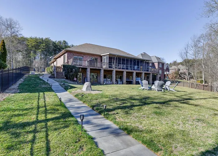 Lake Norman Retreat With Dock, Game Room And Hot Tub
