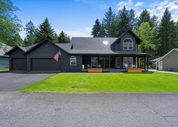 Lake, Hot Tub, Golf Retreat