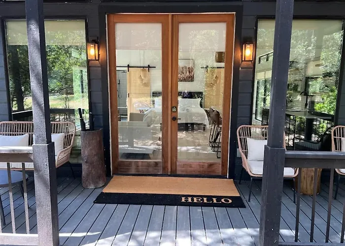 Relaxing Ranch Friendly Animals Modern Stay Cabin 1