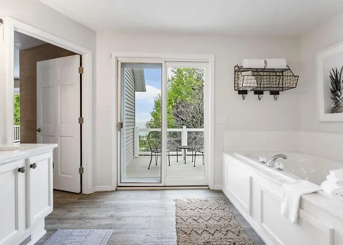 Spacious A-Frame With Lake Michigan Views & Hot Tub-Family Friendly