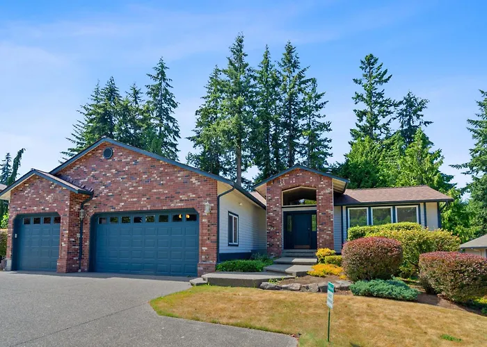 Designer Daylight Basement Near Edmonds Downtown