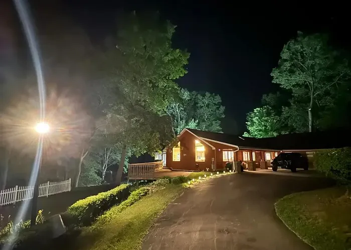 Majestic Cottage Estate With Indoor Heated Pool