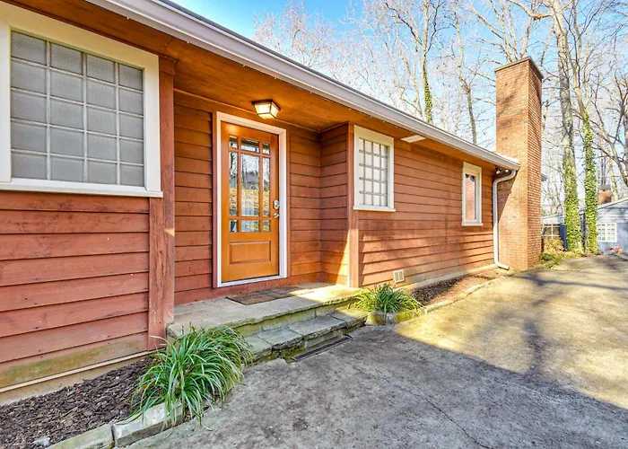 Group Getaway! Lake House W/ Private Dock & Patio