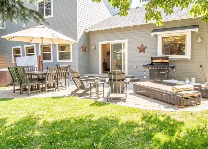 Cranbrook Cottage - Family Home + Hot Tub + Pool Table