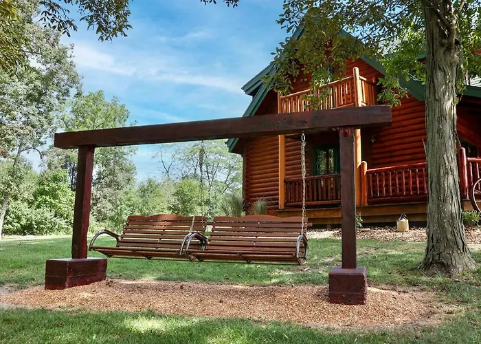 Family-Favorite Cabin With Private Seasonal Pool And Movie Theater