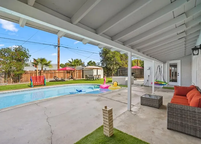 Sleeps 12 - Hot Tub - Pool - Game Room & Fire Pit!