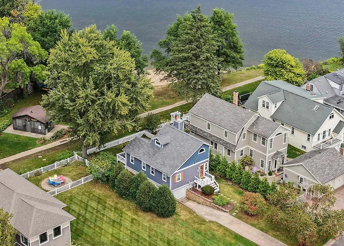 3 Bedroom 2Ba Lakefront Home - Dog Friendly - 30 Day