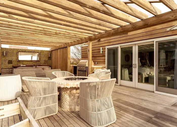 Surfside Villa By Rove Travel - Oceanfront Home With Hot Tub