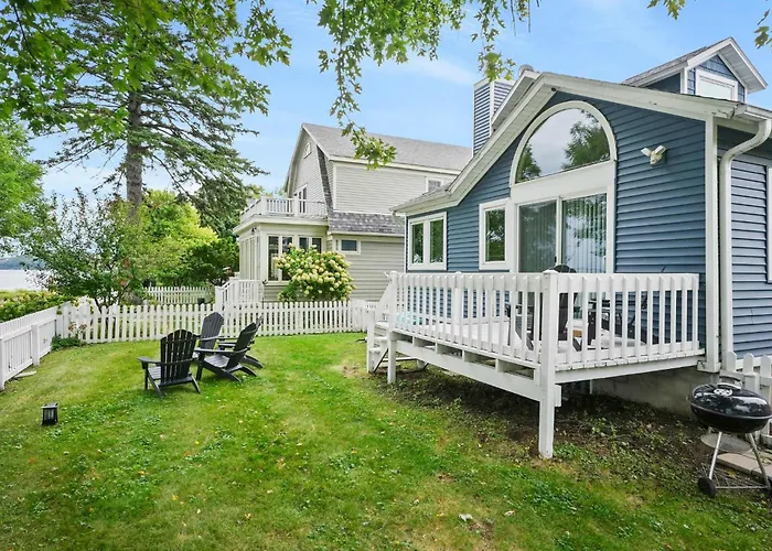 3 Bedroom 2Ba Lakefront Home - Dog Friendly - 30 Day