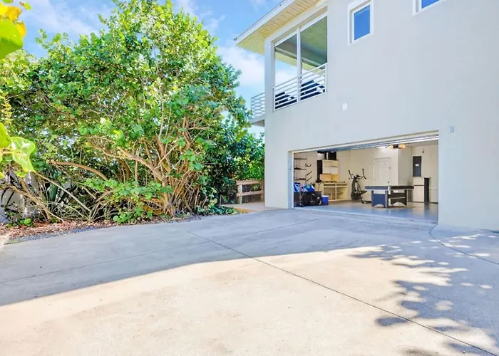 Oceanfront Escape - Private Beach Access - Game Room - Bikes - Surfboard