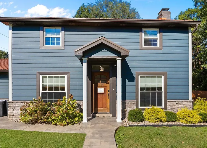 Stay At This Old Fashion House In Bardstown