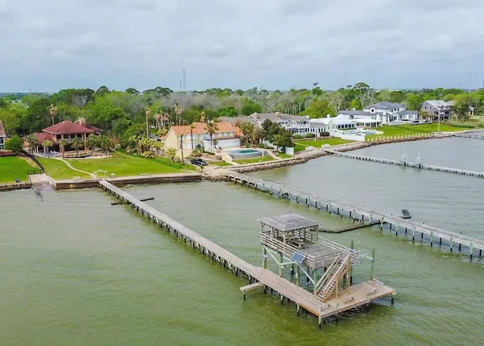 Bay Breeze Estate - Heated Pools, Private Pier & Walk To The Kemah Boardwalk