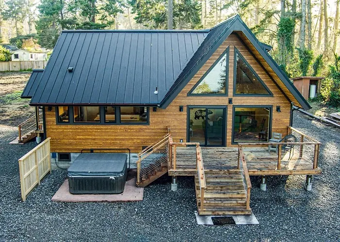Beautiful Ocean View Cabin And Hot Tub!