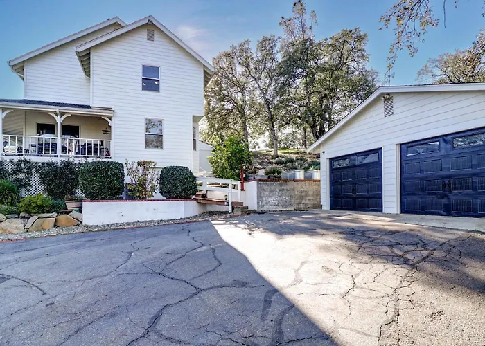 *Farm/Hot Tub/Game Room/Mt. Views/Fire Pit/Ponds*