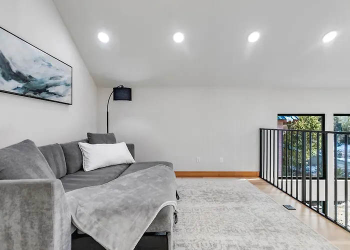 Luxe Hyak Retreat With Sauna, Hot Tub, Game Room, 6Br
