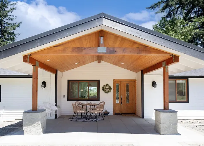 Modern Mountain View Getaway W Huge Outdoor Space