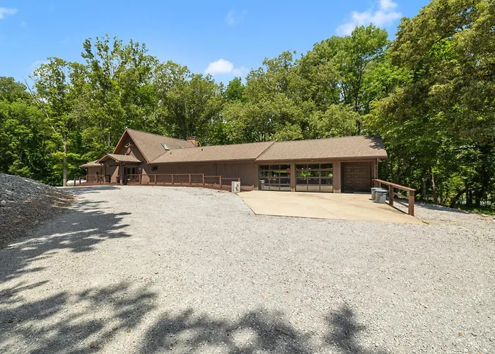 Cool Goose Landing - Lakefront • Game Room • Large Deck • Private Dock ➠ 61
