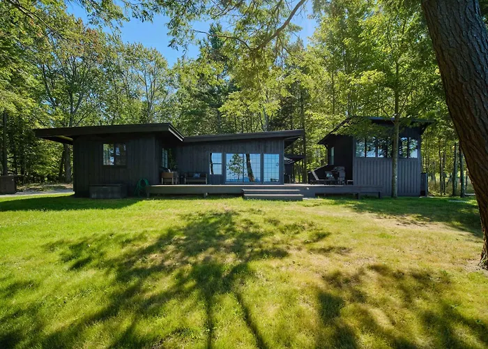 Treetops Of Lake Michigan Beach Front And Spa Family Home