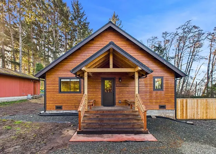 Beautiful Ocean View Cabin And Hot Tub!